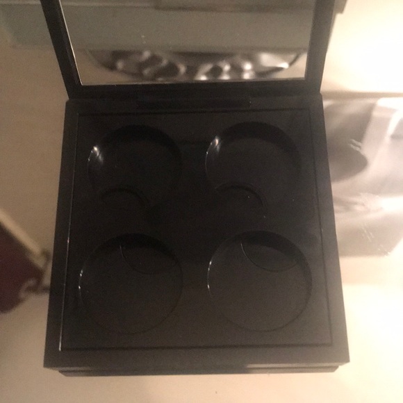 MAC eye shadow palette NEVER USED - Picture 5 of 6
